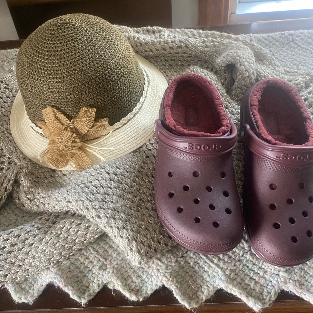 🦊NTN Maroon:brown crocs. Lined. Unique color. - Picture 2 of 6